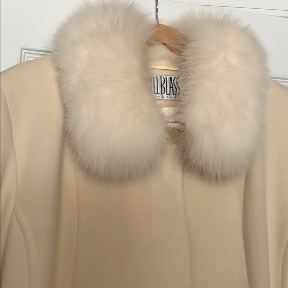 Vintage Coat. Fur collar $ cuffs. - Picture 2 of 8
